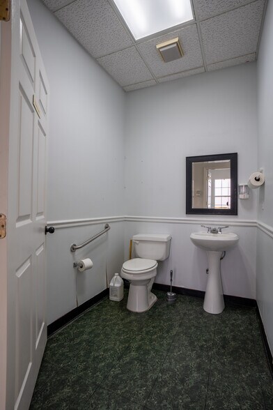 More Photos Of 3470 N Valdosta Rd, Valdosta Office For Lease