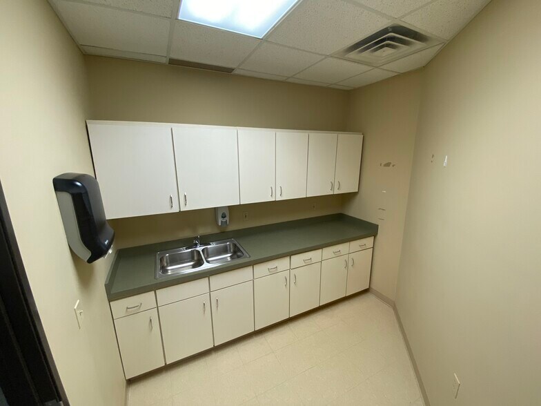 More Photos Of 3370 E Jolly Rd, Lansing Office Residential For Sale