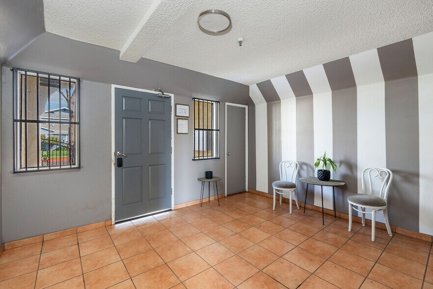 More Photos Of 12501 Kornblum Ave, Hawthorne Apartments For Sale