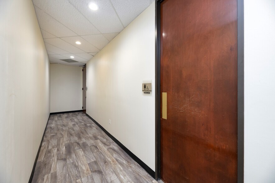 More Photos Of 1610 Corporate Ct, Irving Office For Lease