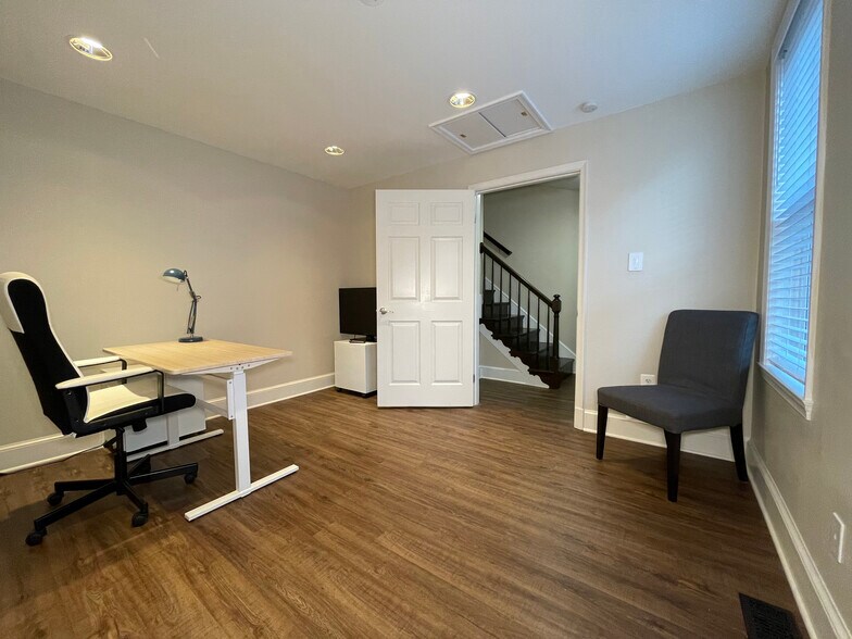 More Photos Of 123 N Henry St, Alexandria Office For Lease