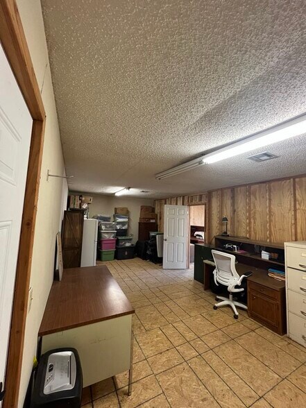 More Photos Of 601 E Schley St, Vian Office For Sale