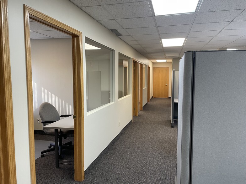 More Photos Of 231 Main St, Elk River Office For Lease