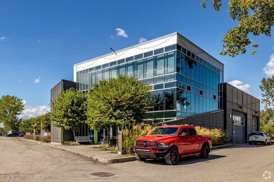 Primary Photo Of 4303-4311 Rue Hogan, Montréal Warehouse For Sale