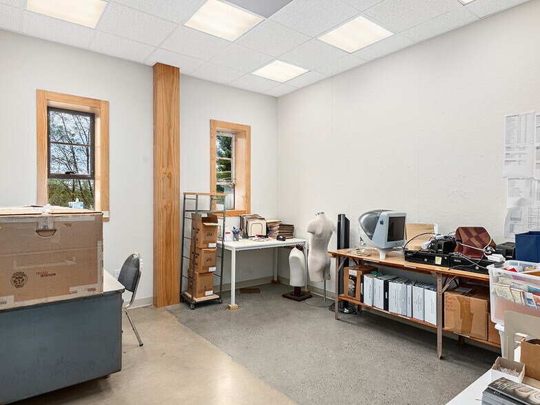 More Photos Of 701 Oriole Dr, Hendersonville Warehouse For Sale