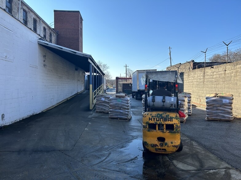 More Photos Of 901-909 S Carey St, Baltimore Warehouse For Sale