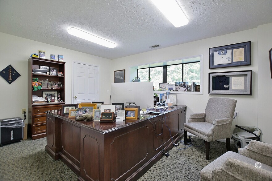 More Photos Of 300 Delano Dr, Manchester Warehouse For Sale