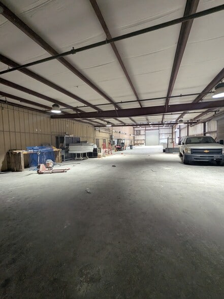 More Photos Of 6205 31st St E, Bradenton Warehouse For Lease