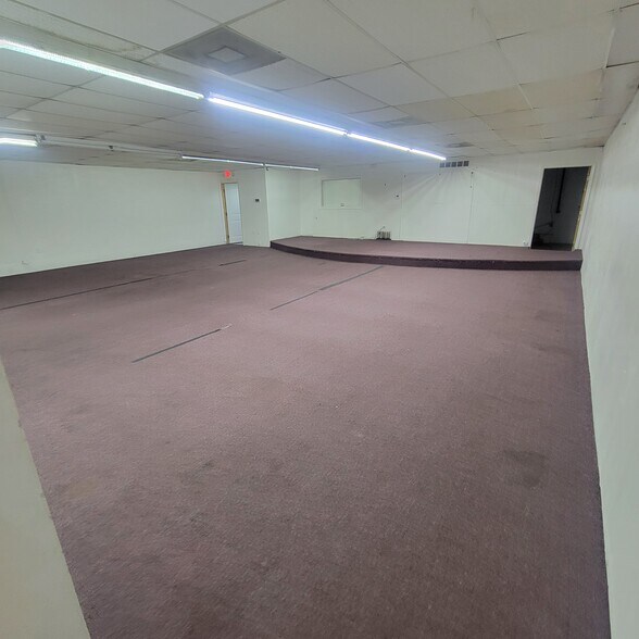 More Photos Of 522 Nickens Rd, Garland General Retail For Lease