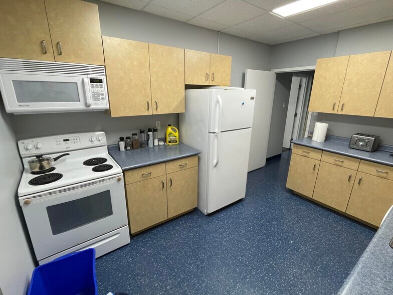 More Photos Of 680 Industrial Rd, London Office For Sale