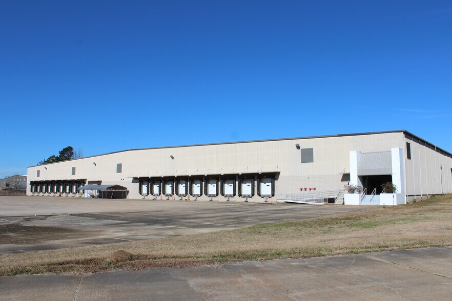 More Photos Of 195 Industrial Blvd, Madison Distribution For Lease