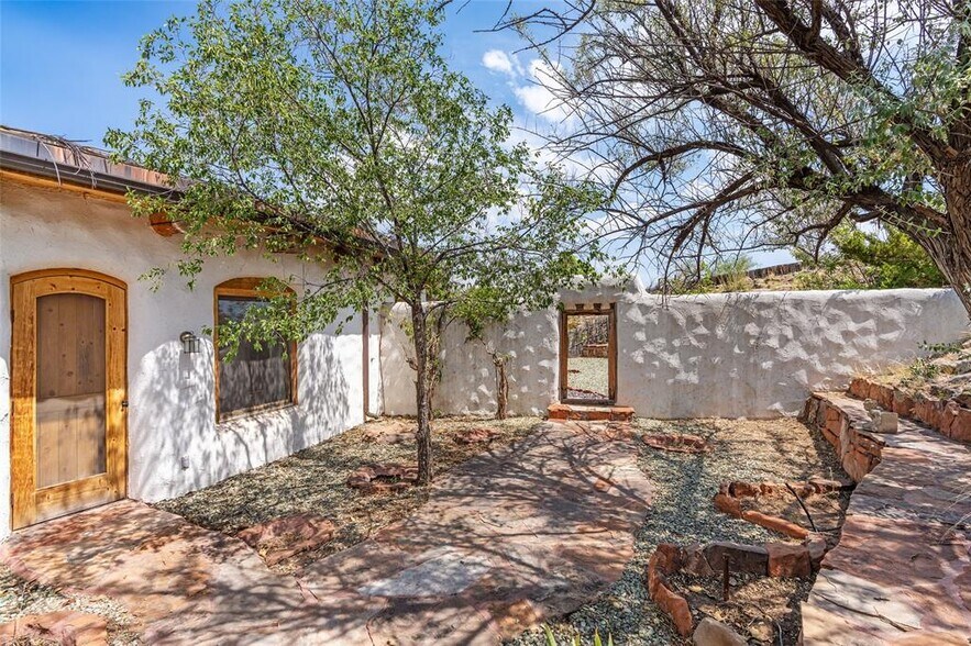 More Photos Of 18 Destierro Trail, Santa Fe Lodge Meeting Hall For Sale