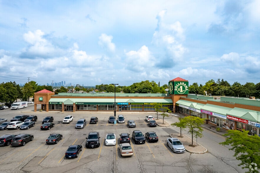 More Photos Of 2400 Dundas St W, Mississauga General Retail For Lease