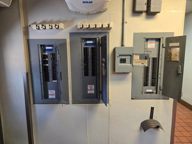 More Photos Of 4 E University Dr, Tempe Restaurant For Lease