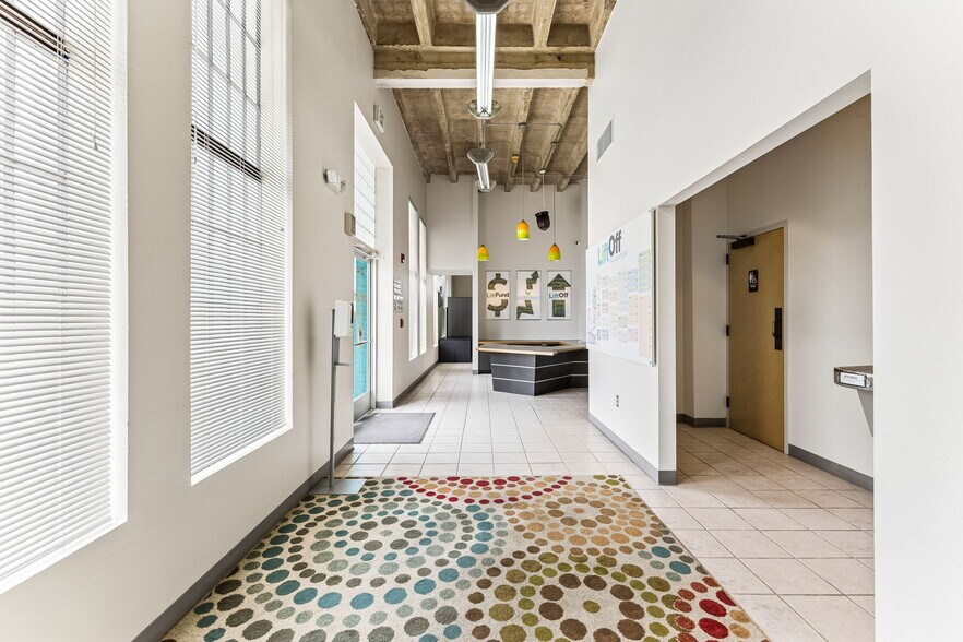 More Photos Of 2014 S Hackberry St, San Antonio Office For Sale
