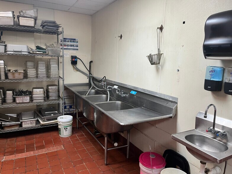 More Photos Of 7065 Winchester Rd, Memphis Restaurant For Sale