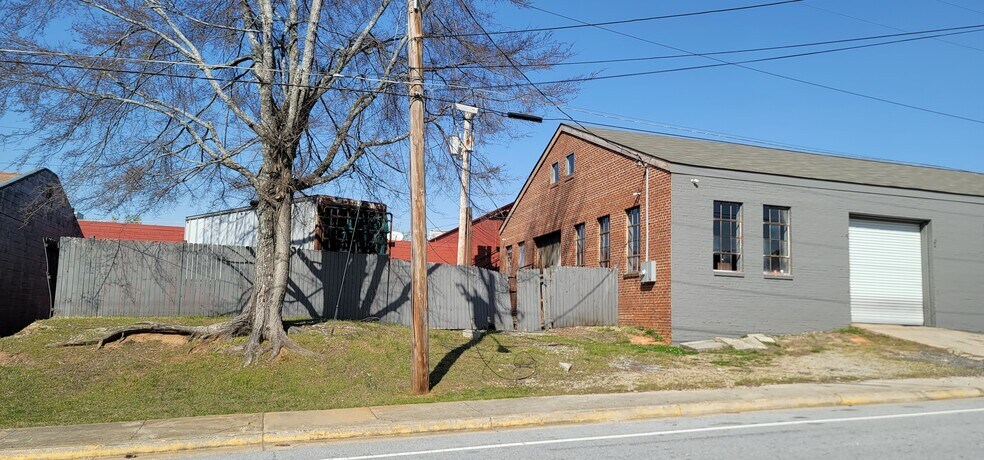 More Photos Of 85 W Broad St, Fairburn Freestanding For Sale