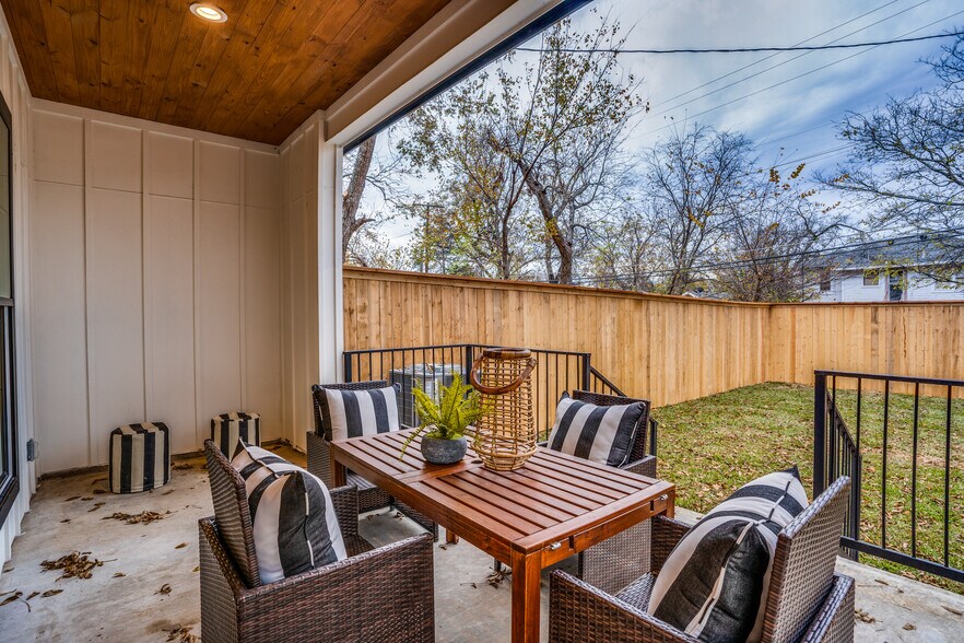 More Photos Of 421/423 Wayne, Dallas Apartments For Sale