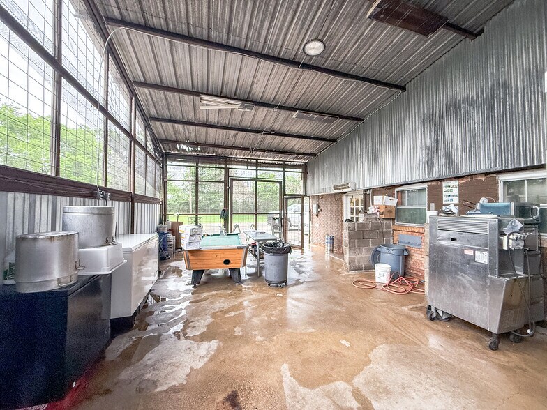 More Photos Of 1711 E Main St, Madisonville Restaurant For Sale