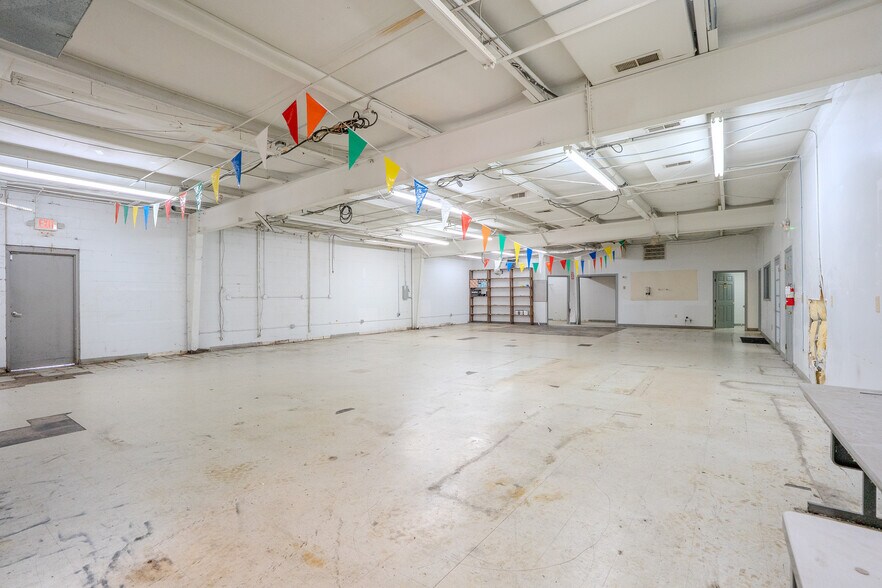 More Photos Of 804 Beltline Rd SW, Decatur Freestanding For Lease