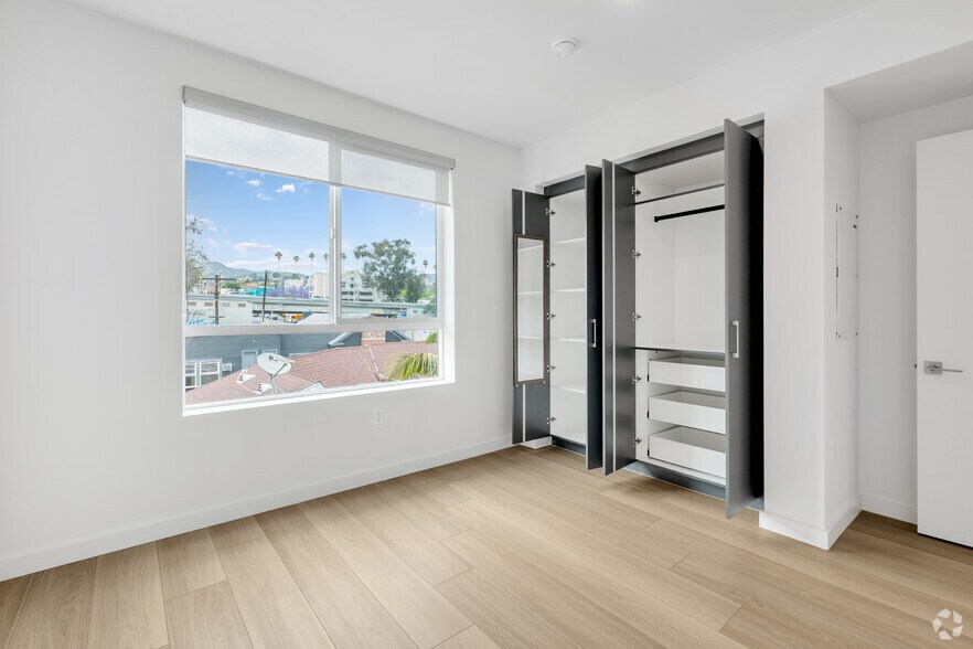 More Photos Of 1759 N Gower St, Los Angeles Apartments For Sale