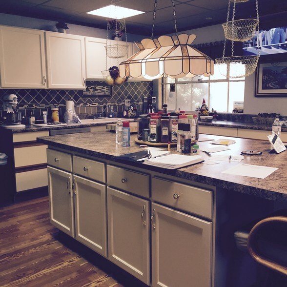 More Photos Of 56495 Grand River Ave, New Hudson Warehouse For Lease