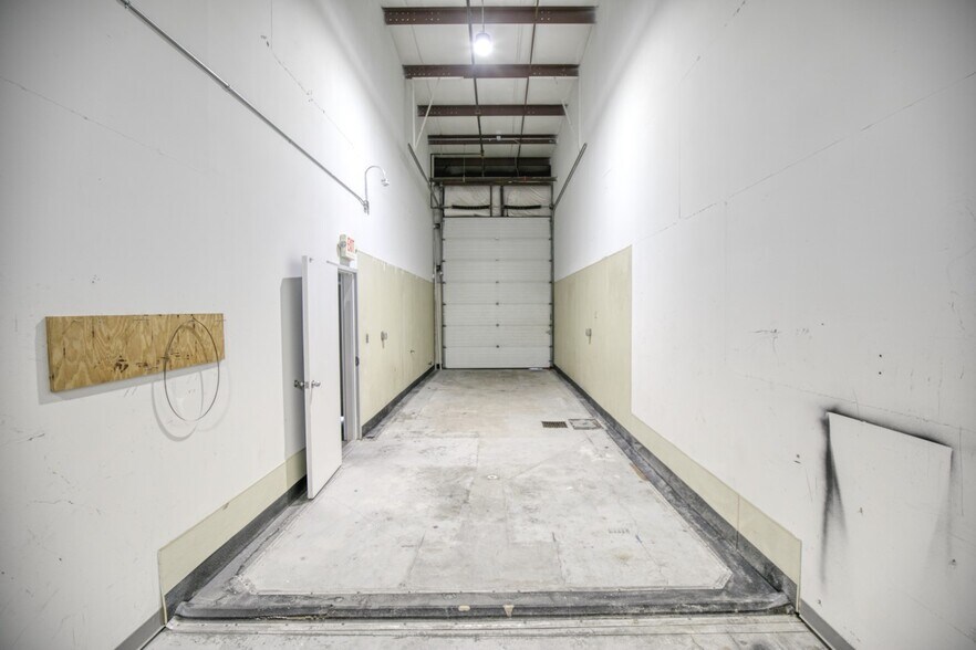 More Photos Of 311 Ed Wright Ln, Newport News Light Distribution For Lease