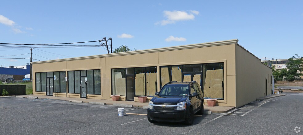Primary Photo Of 346-352 Wheeler Rd, Hauppauge Unknown For Lease