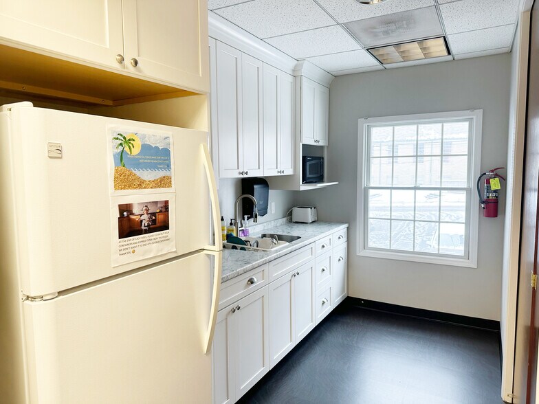 More Photos Of 430 Spruce St, Morgantown Office For Lease