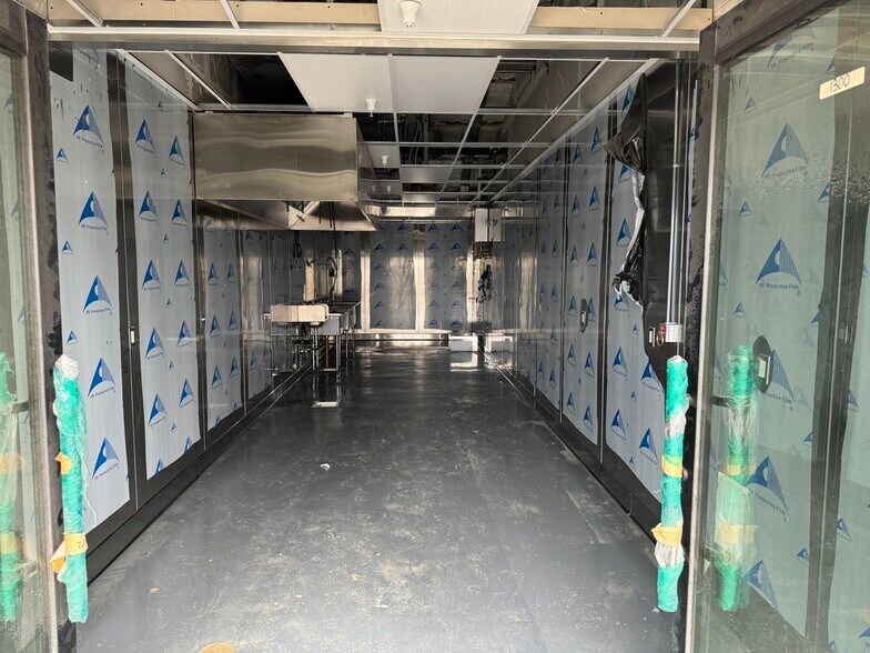 More Photos Of 222 E 10th St, Long Beach Restaurant For Lease