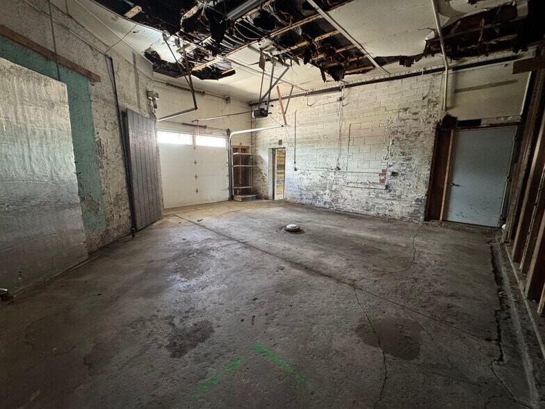 More Photos Of 214 Smith Ave, Kenesaw Warehouse For Sale