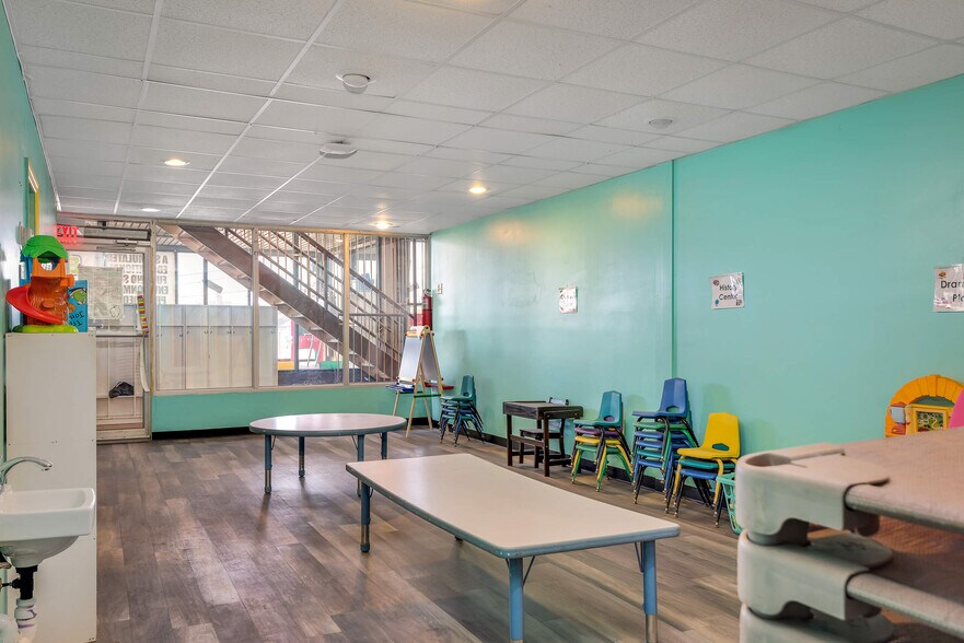 More Photos Of 900 Morris Park Ave, Bronx Storefront Retail Office For Lease