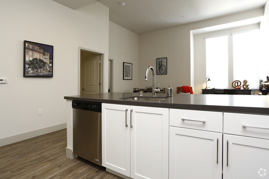 More Photos Of 1375-1411 Sycamore Ave, Hercules Unknown For Lease