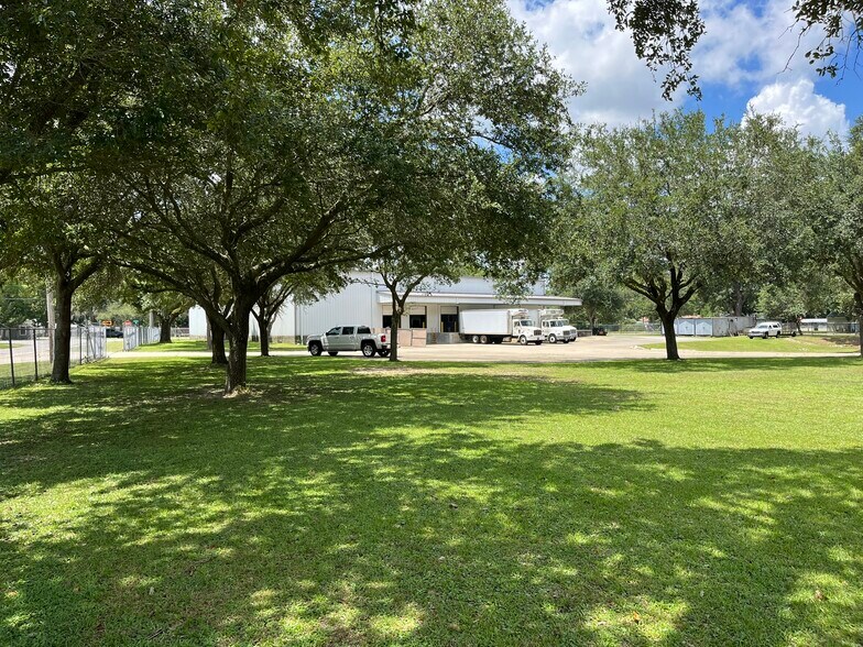 More Photos Of 2400 W Herman St, Pensacola Warehouse For Sale