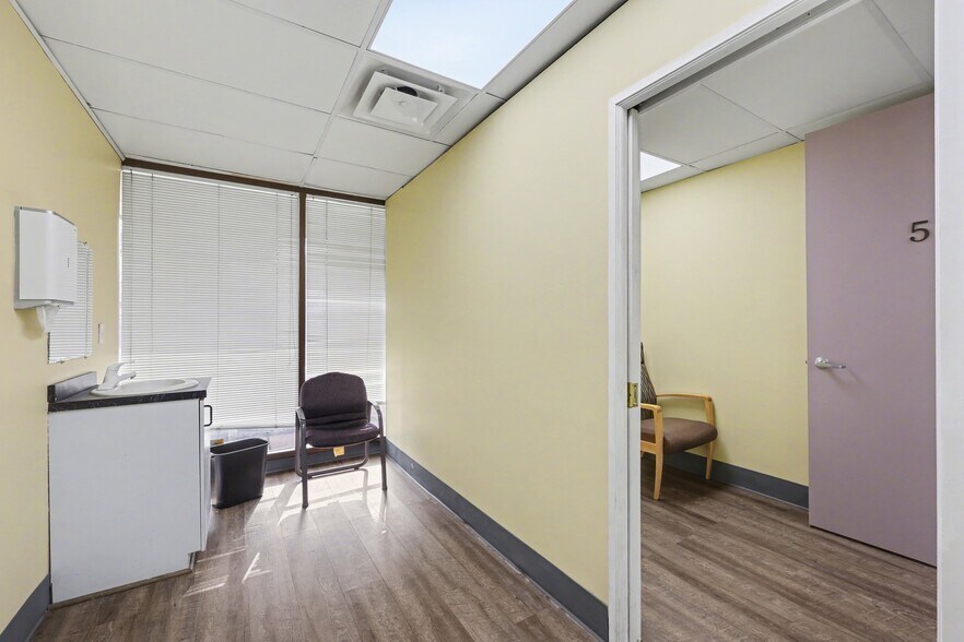 More Photos Of 30000 Orchard Lake Rd, Farmington Medical For Lease