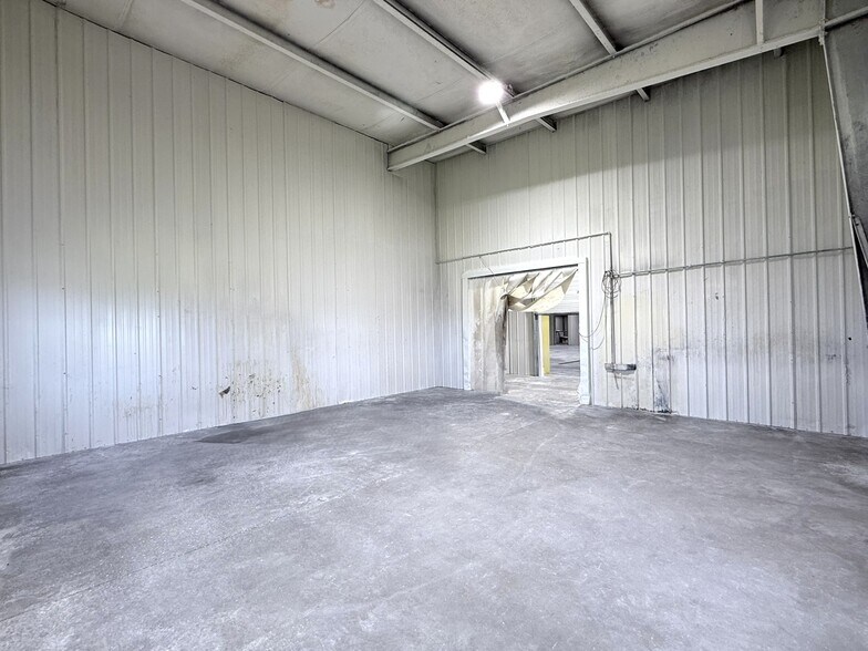 More Photos Of 875 Enterprise Ave, Galesburg Industrial For Sale