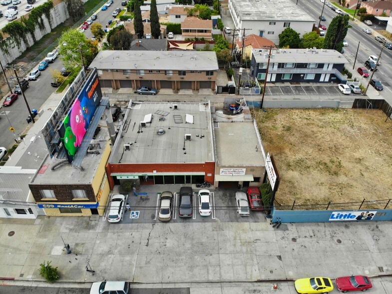 More Photos Of 11221 Venice Blvd, Los Angeles General Retail For Sale