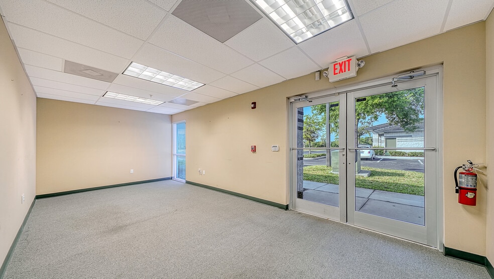 More Photos Of 7316-7320 Delainey Ct E, Sarasota Office Residential For Sale
