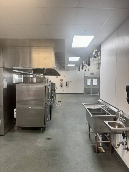 More Photos Of 2501 E President St, Savannah Food Processing For Lease
