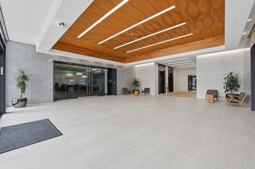 More Photos Of 3655 Nobel Dr, San Diego Office For Lease