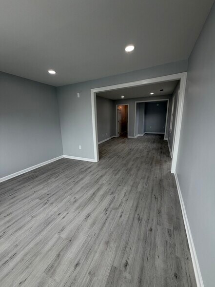 More Photos Of 13801 Brandywine Rd, Brandywine General Retail For Lease