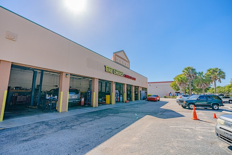 More Photos Of 6702-6900 N University Dr, Tamarac Unknown For Lease