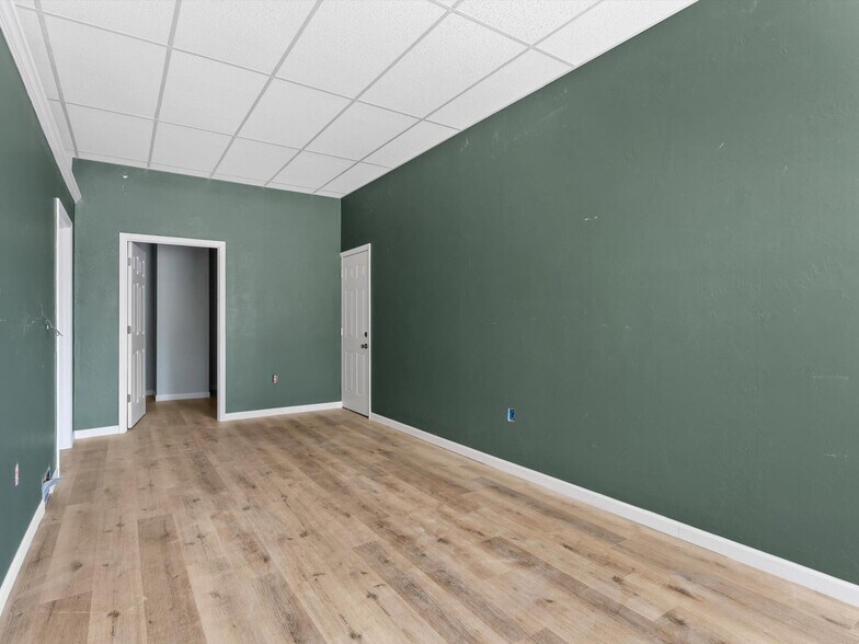 More Photos Of 1410 Washington St, Manitowoc General Retail For Sale