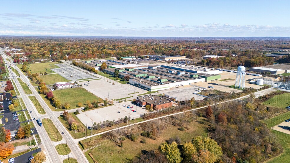 More Photos Of 5455-5555 Darrow Rd, Hudson Distribution For Lease