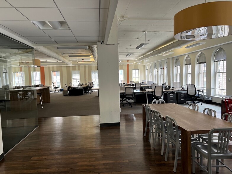 More Photos Of 401-409 7th St NW, Washington Office For Lease