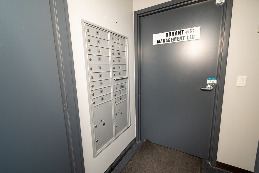 More Photos Of 25129 Dequindre Rd, Madison Heights Warehouse For Lease