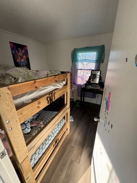 More Photos Of 509 Last Resort Ct, Cumberland Multifamily For Sale