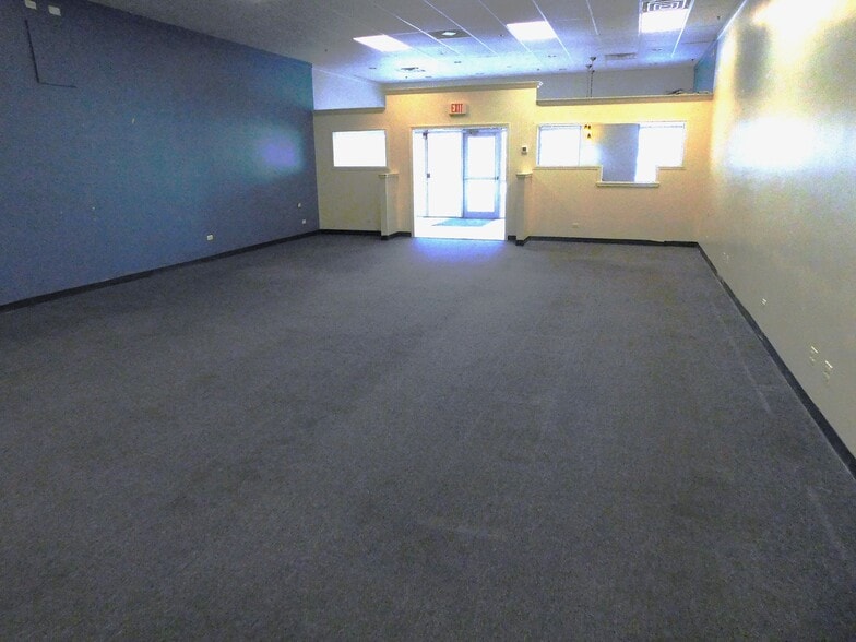 More Photos Of 212-240 N Randall Rd, South Elgin Storefront Retail Office For Lease