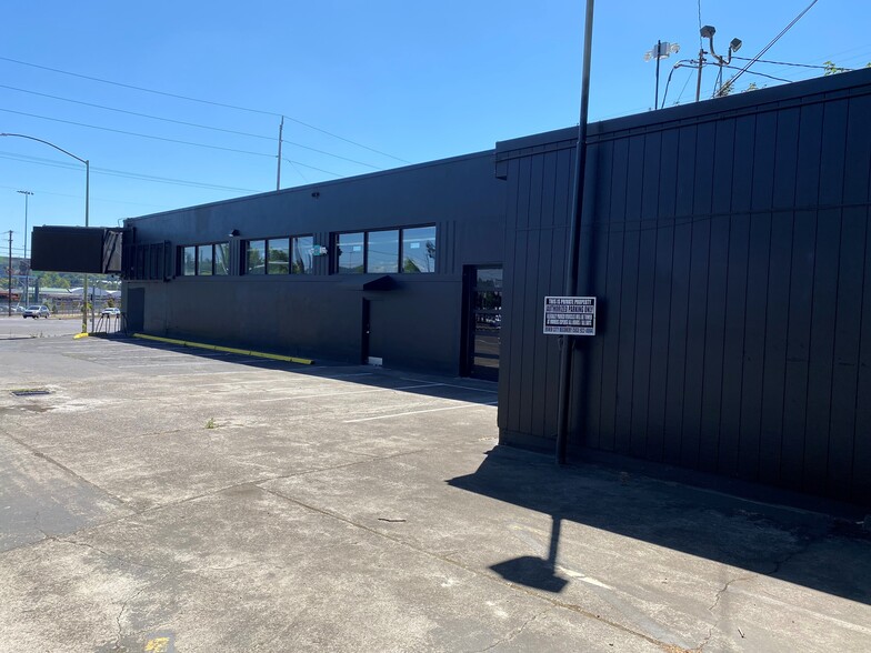 More Photos Of 5035 SE McLoughlin Blvd, Portland Storefront Retail Office For Sale