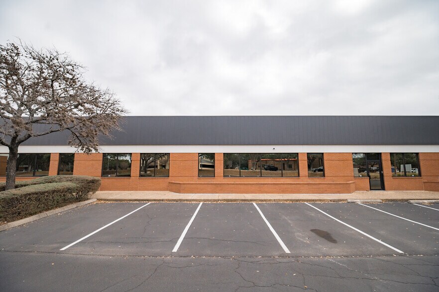 More Photos Of 12450 Network Blvd, San Antonio Unknown For Lease